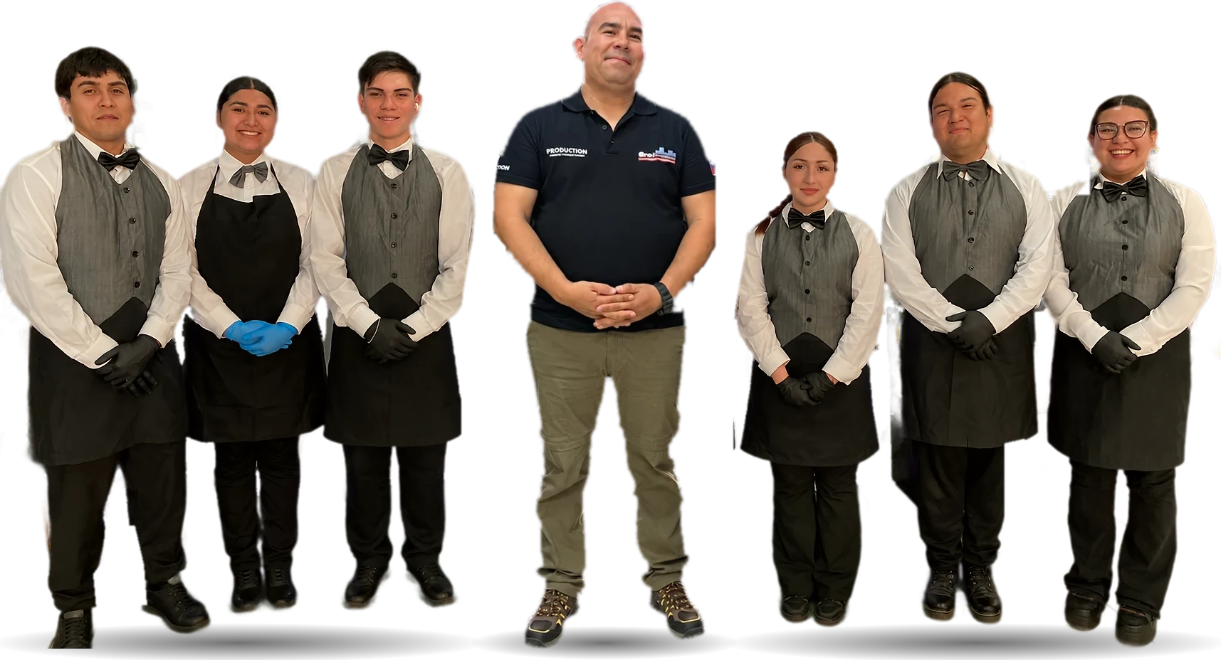 El productor de Eros Producciones al centro, junto a su equipo de garzones uniformados